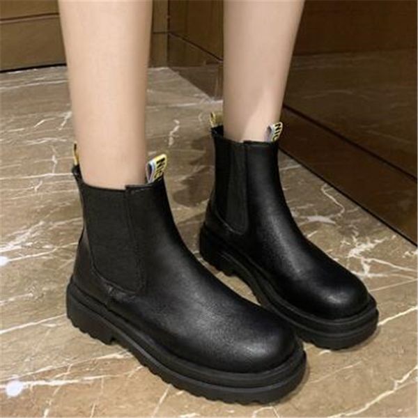 new fashion european style black ankle boots flats round toe slip-on boots woman platform leather shoes female chunky sneakers
new fashion european style black ankle boots flats round toe slip-on boots woman platform leather shoes female chunky sneakers