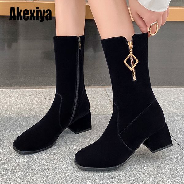2020 new women boots autumn winter ladies fashion snow boots mid-calf suede metal decoration big size 34-43 u326, Black
2020 new women boots autumn winter ladies fashion snow boots mid-calf suede metal decoration big size 34-43 u326, Black