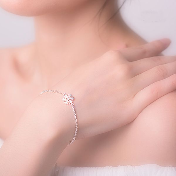 charm bracelets korean version of simple literature and art small fresh snowflake bracelet wild personality hand jewelry christmas gift, Golden;silver
charm bracelets korean version of simple literature and art small fresh snowflake bracelet wild personality hand jewelry christmas gift, Golden;silver