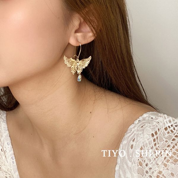 the south korean version stereo butterfly 2020 new style earring personality design feeling eardrop fairy air sen super fairy ea, Golden;silver
the south korean version stereo butterfly 2020 new style earring personality design feeling eardrop fairy air sen super fairy ea, Golden;silver