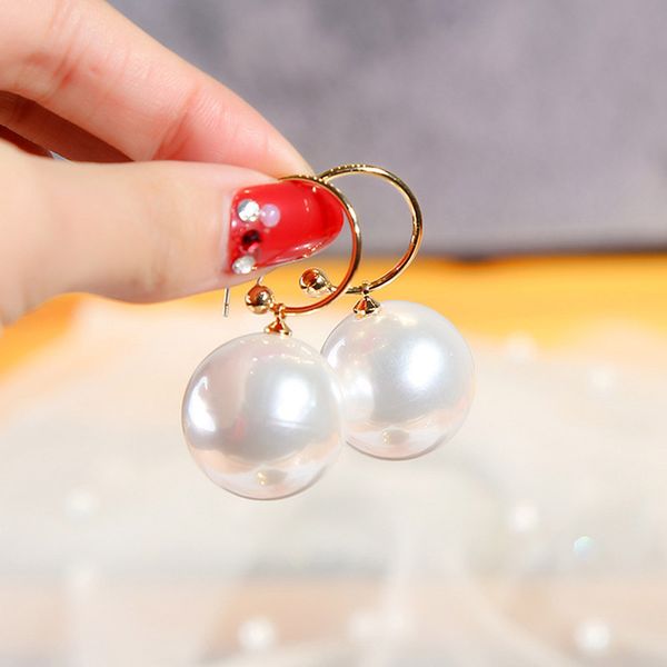 2020 fashion big pearl hoop earrings for women trendy simple round gold circle earring ladies party wedding statement jewelry, Golden;silver
2020 fashion big pearl hoop earrings for women trendy simple round gold circle earring ladies party wedding statement jewelry, Golden;silver