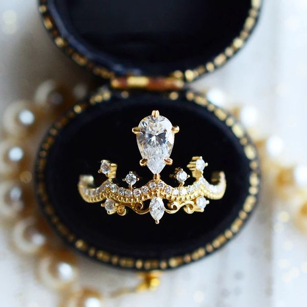 crown finger rings for women waterdrop pear shape cubic zircon 3 color wedding engagement gift fashion jewelry kbr285, Slivery;golden
crown finger rings for women waterdrop pear shape cubic zircon 3 color wedding engagement gift fashion jewelry kbr285, Slivery;golden
