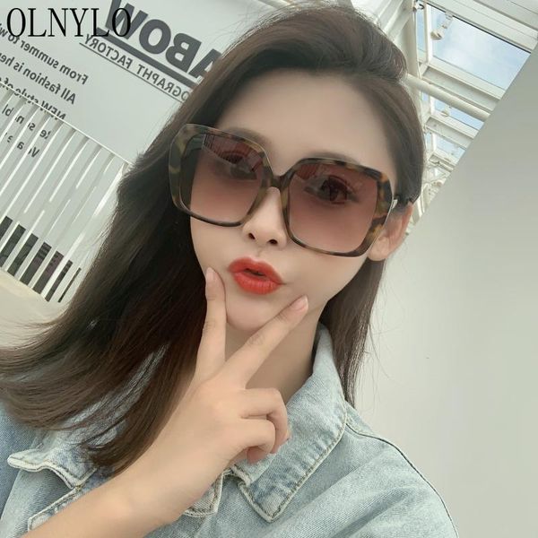 round sunglasses women 2020 black oversized sunglass retro vintage big sun glasses shades for lady clear lens fashion driving, White;black
round sunglasses women 2020 black oversized sunglass retro vintage big sun glasses shades for lady clear lens fashion driving, White;black