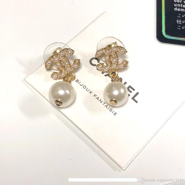 2020 women earrings single pearl designer stud earrings top quality high-end elagant round stud fashion stylepp
2020 women earrings single pearl designer stud earrings top quality high-end elagant round stud fashion stylepp