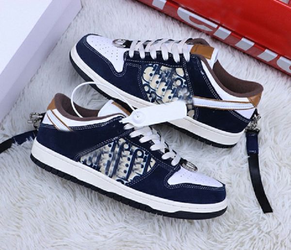 новые sb x 1 low полночь navy man low cut мужчин, женщин баскетбольная обувь unc powder blue white спорт на открытом воздухе кроссовки разме
новые sb x 1 low полночь navy man low cut мужчин, женщин баскетбольная обувь unc powder blue white спорт на открытом воздухе кроссовки разме