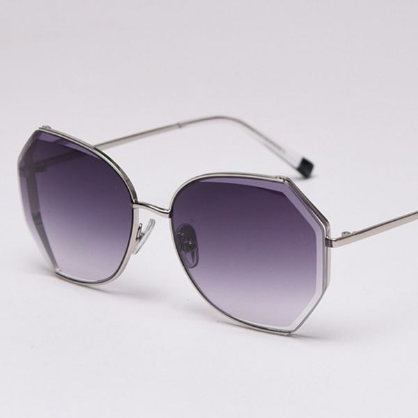2020 new nylon lenses summer sunglasses womens glam shades luxury designer sun glasses men irregular metal frame, White;black
2020 new nylon lenses summer sunglasses womens glam shades luxury designer sun glasses men irregular metal frame, White;black