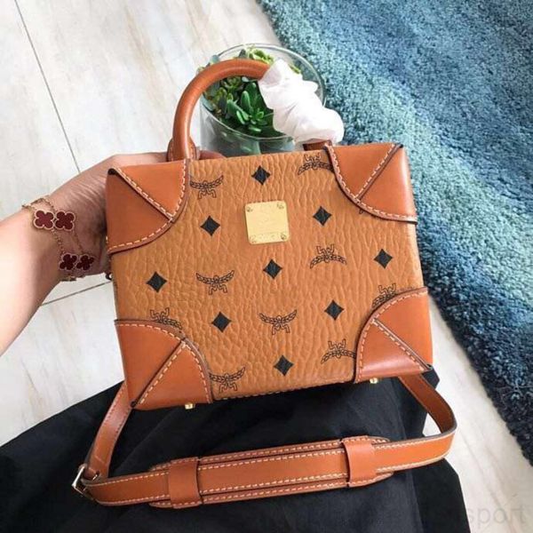 selling lady classic tote bag good quality designer crossbody bag fashion trend street style sling bag with adjustable shoulder strap
selling lady classic tote bag good quality designer crossbody bag fashion trend street style sling bag with adjustable shoulder strap