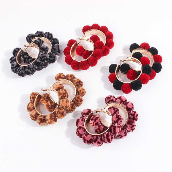 1pair/pack dbwc winter new fashion women colorful wool ball hoop earrings, Golden
1pair/pack dbwc winter new fashion women colorful wool ball hoop earrings, Golden