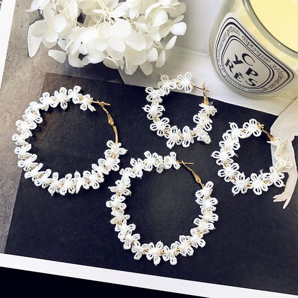 stud design fashion temperament white flowers charm earrings for woman 2021 elegant lace large circle hoop jewelry, Golden;silver
stud design fashion temperament white flowers charm earrings for woman 2021 elegant lace large circle hoop jewelry, Golden;silver