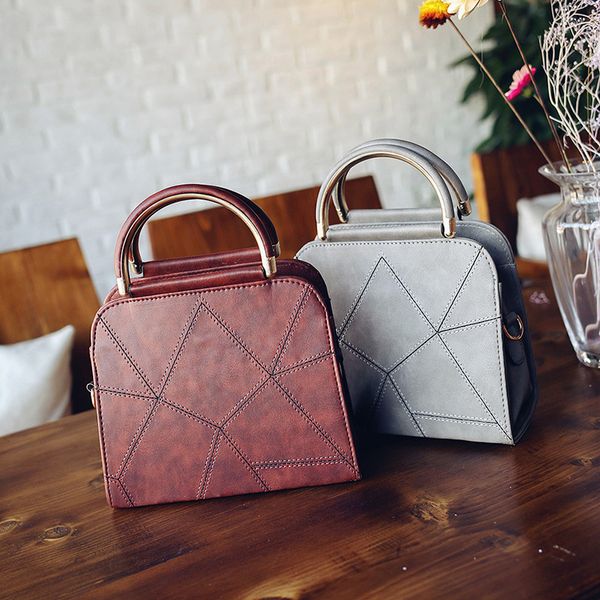 women's bag 2020 new shoulder bag pu leather solid color stitching thick line semicircular iron handle handbag
women's bag 2020 new shoulder bag pu leather solid color stitching thick line semicircular iron handle handbag