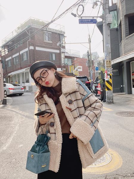 2020 winter new vintage fashion thick plaid lapel lambswool coat korean women causal patchwork horn buckle fashion coat, Black
2020 winter new vintage fashion thick plaid lapel lambswool coat korean women causal patchwork horn buckle fashion coat, Black