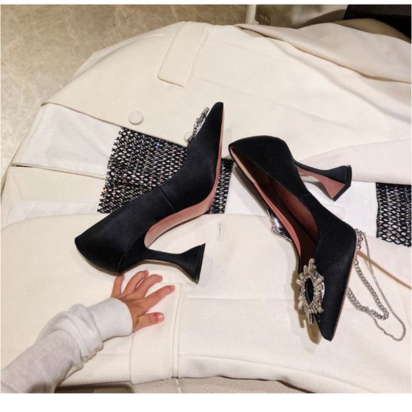 2020 spring and autumn new rhinestone wine glasses with single shoes female pointed shallow mouth black satin banquet high heels
2020 spring and autumn new rhinestone wine glasses with single shoes female pointed shallow mouth black satin banquet high heels