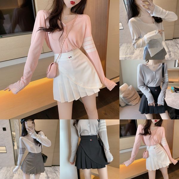 2020 age-reduced age reduction suit cardigan suit v-neck side split-breasted knitted cardigan sunscreen shirt high waist pleated skirt set c, Gray
2020 age-reduced age reduction suit cardigan suit v-neck side split-breasted knitted cardigan sunscreen shirt high waist pleated skirt set c, Gray