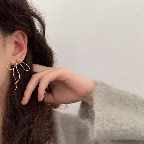 simple gold color metal line butterfly stud earrings for women accessories, unusual woman earings fashion jewelry girl gifts, Golden;silver
simple gold color metal line butterfly stud earrings for women accessories, unusual woman earings fashion jewelry girl gifts, Golden;silver