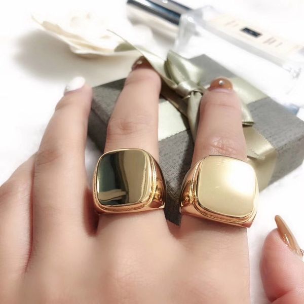 2019 Top brass material paris design ring with flat square decorate for women and girl friend jewelry gift drop shipping PS6491
2019 Top brass material paris design ring with flat square decorate for women and girl friend jewelry gift drop shipping PS6491
