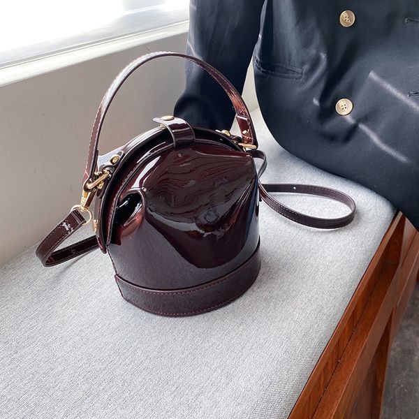 wholesal 2020 woman hand bag messenger bags patent leather small bag hundred shoulder slanting bright face portable bucket
wholesal 2020 woman hand bag messenger bags patent leather small bag hundred shoulder slanting bright face portable bucket