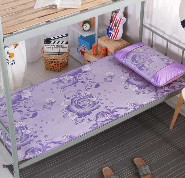 2020 home breathable ice silk sleeping crib mattress mat 2pcs summer cool pad with pillow family bedding sets
2020 home breathable ice silk sleeping crib mattress mat 2pcs summer cool pad with pillow family bedding sets