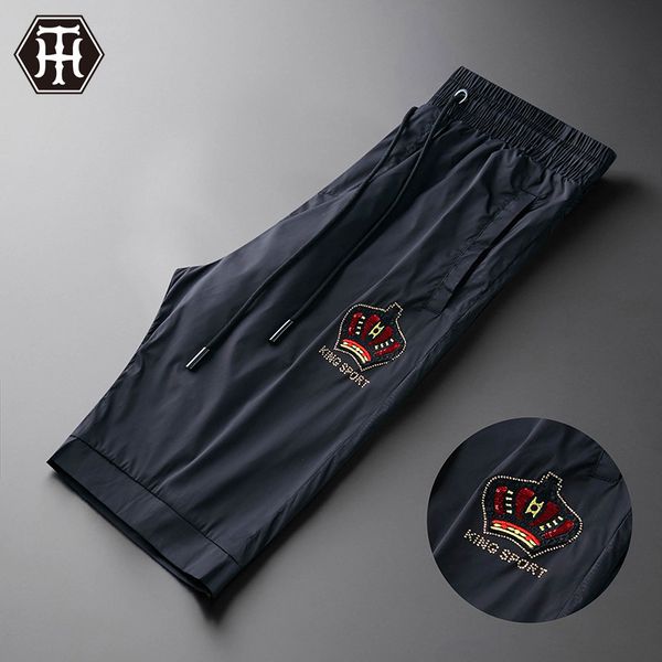 2020 cropped pants men's fashion brand light luxury crown embroidered sports quick-drying pants casual shorts men's middle pants, Black
2020 cropped pants men's fashion brand light luxury crown embroidered sports quick-drying pants casual shorts men's middle pants, Black
