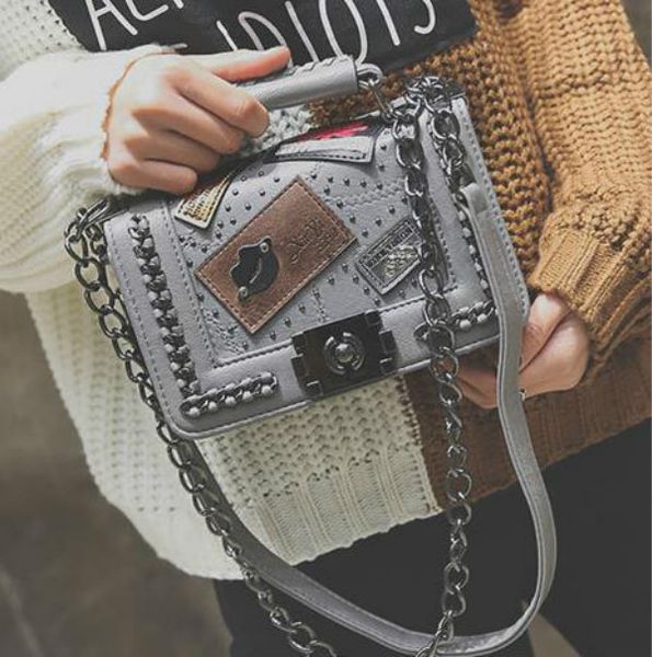 2020 new three-dimensional stereotyped lock small square bag multi-element medal one-shoulder diagonal portable female bag ing
2020 new three-dimensional stereotyped lock small square bag multi-element medal one-shoulder diagonal portable female bag ing