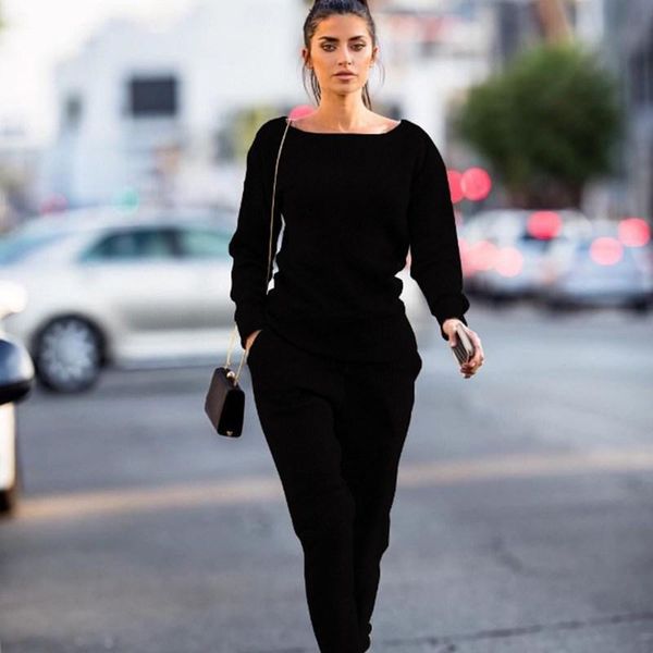 women round neck long-sleeved t-shirt solid color drawstring long pants suit set, Black;red
women round neck long-sleeved t-shirt solid color drawstring long pants suit set, Black;red