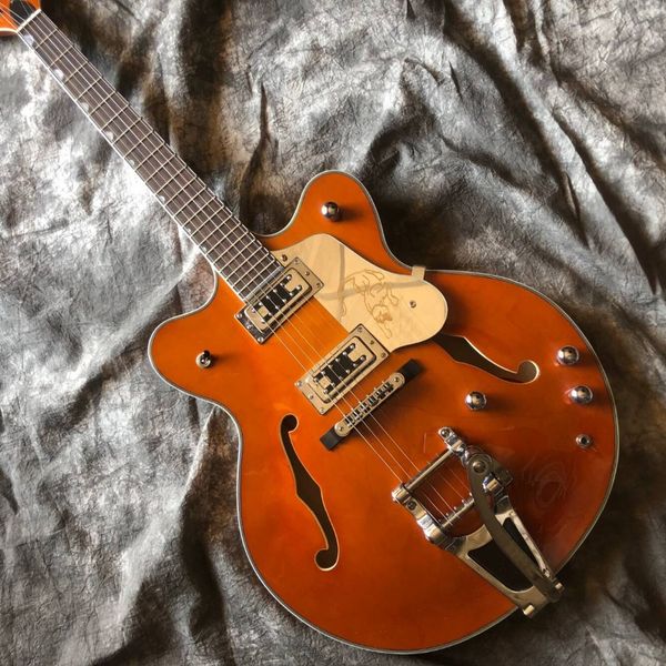 custom double f hollow body jazz electric guitar,rosewood fingerboard, gold hardware gitaar,vibrato system.real ps
custom double f hollow body jazz electric guitar,rosewood fingerboard, gold hardware gitaar,vibrato system.real ps