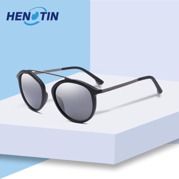 polarized sunglasses spring hinge temple uv400 anti-vertigo lens eyewear for man woman, White;black
polarized sunglasses spring hinge temple uv400 anti-vertigo lens eyewear for man woman, White;black