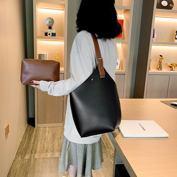 2020 new women's bucket bag simple fashion wild soft leather contrast color shoulder bag fashion large capacity women's
2020 new women's bucket bag simple fashion wild soft leather contrast color shoulder bag fashion large capacity women's
