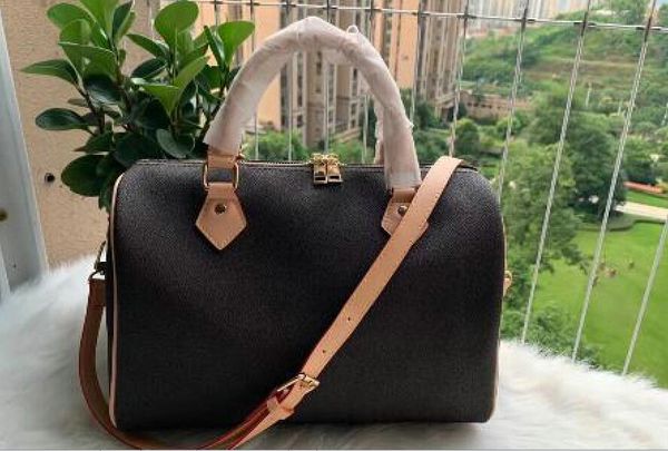 30 cm women travel bag lock classic messenger fashion bags shoulder 2021 lady totes handbags bags new style key with yun87454 ulfir, Red;black
30 cm women travel bag lock classic messenger fashion bags shoulder 2021 lady totes handbags bags new style key with yun87454 ulfir, Red;black