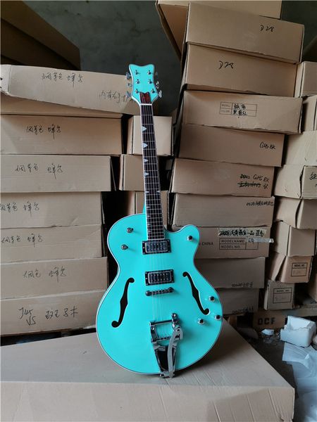 in stock real pictures from factory electric guitar with tremolo bridge,golden hardware,can be customized
in stock real pictures from factory electric guitar with tremolo bridge,golden hardware,can be customized
