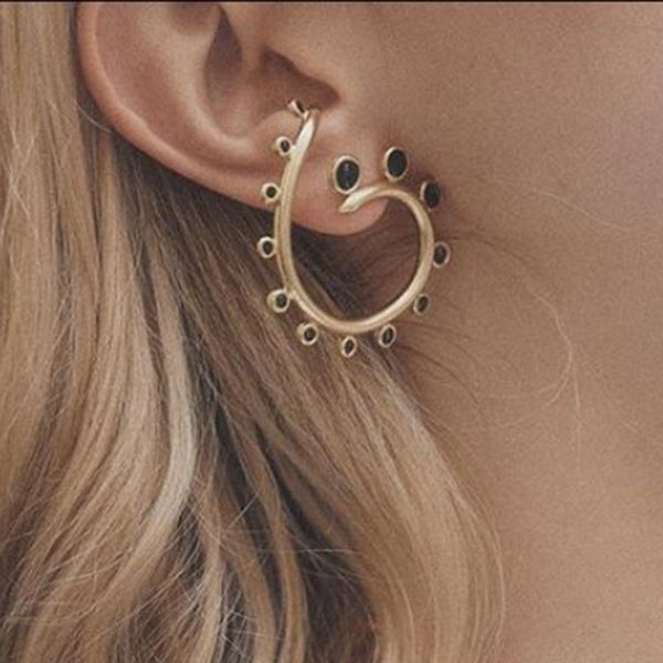 2020 black white enamel spiral geometric shaped gold stud earrings women's street style hollow gold statement earring, Golden;silver
2020 black white enamel spiral geometric shaped gold stud earrings women's street style hollow gold statement earring, Golden;silver