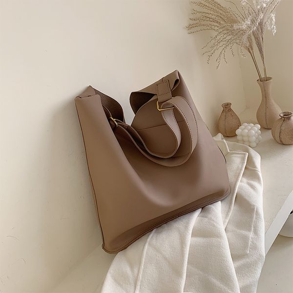 elegant female big tote bag 2020 fashion new leather women's designer handbag high capacity shoulder messenger bags
elegant female big tote bag 2020 fashion new leather women's designer handbag high capacity shoulder messenger bags