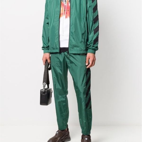 in autumn and winter of 2020, the new speed reducing strip reflective sports jacket and quick drying functional coat can be matched, Black;green
in autumn and winter of 2020, the new speed reducing strip reflective sports jacket and quick drying functional coat can be matched, Black;green