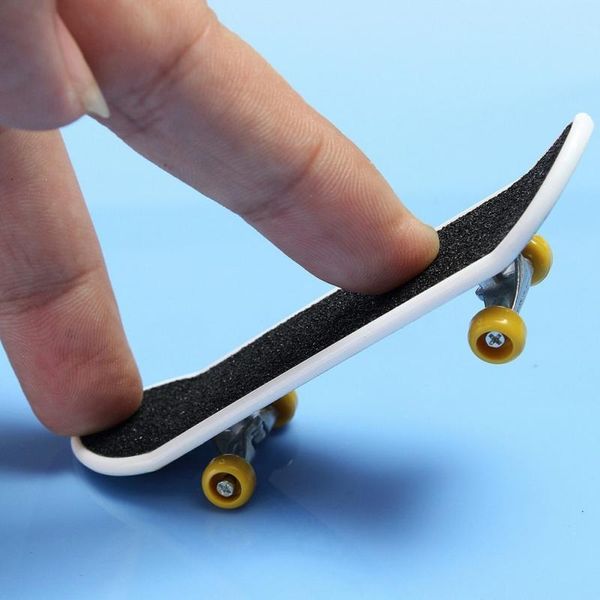 4pcs/ kids children printing professional alloy stand fingerboard truck toy mini finger skateboard for kids toy boy children gift
4pcs/ kids children printing professional alloy stand fingerboard truck toy mini finger skateboard for kids toy boy children gift