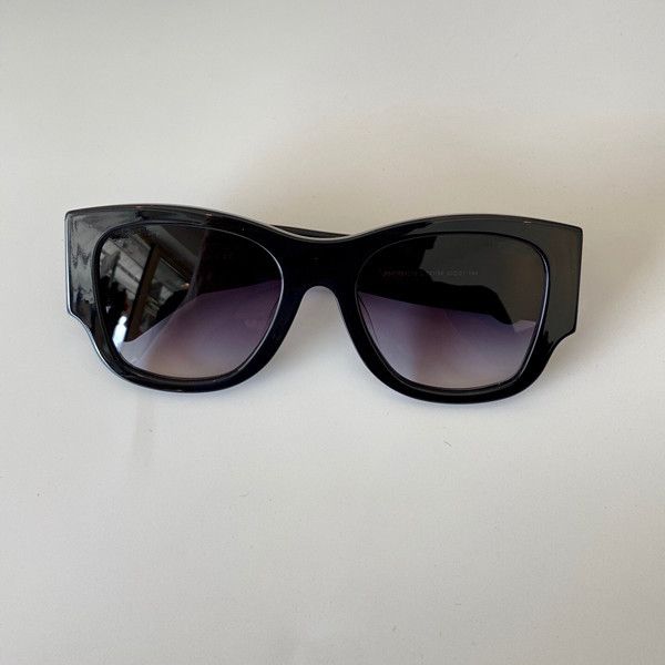 5421 new diamond ladies sunglasses fashion anti-ultraviolet coating mirror lens oval plate frame with protective cover box, White;black 
5421 new diamond ladies sunglasses fashion anti-ultraviolet coating mirror lens oval plate frame with protective cover box, White;black