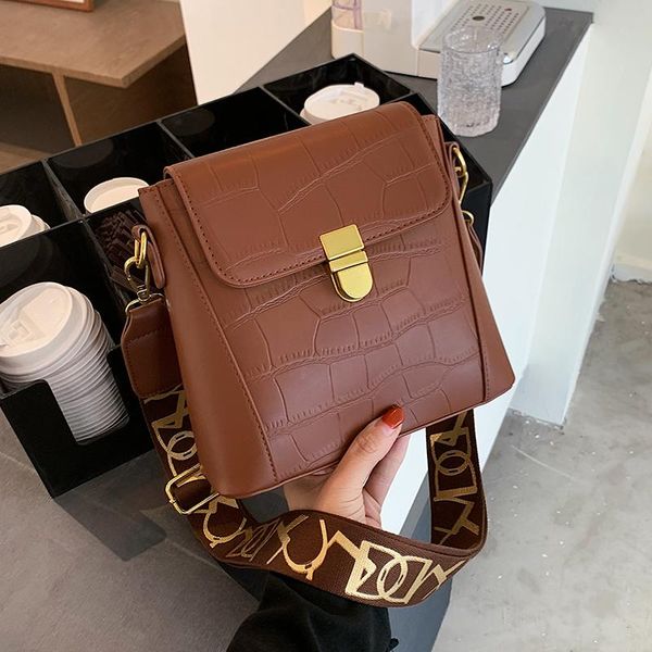 2021 crossbody tas voor vrouwen fashion designer schouder messenger tas toevallige krokodil patroon dame handtas
2021 crossbody tas voor vrouwen fashion designer schouder messenger tas toevallige krokodil patroon dame handtas