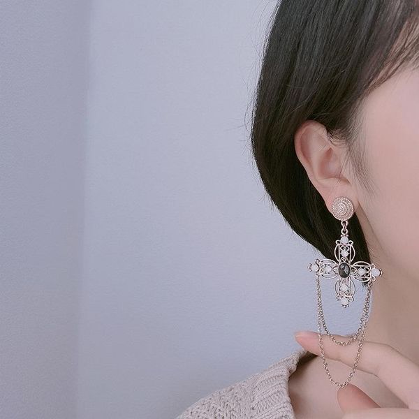 stud 2021 retro baroque luxury court atmosphere ladies temperament earrings online celebrity earings fashion jewelry, Golden;silver
stud 2021 retro baroque luxury court atmosphere ladies temperament earrings online celebrity earings fashion jewelry, Golden;silver