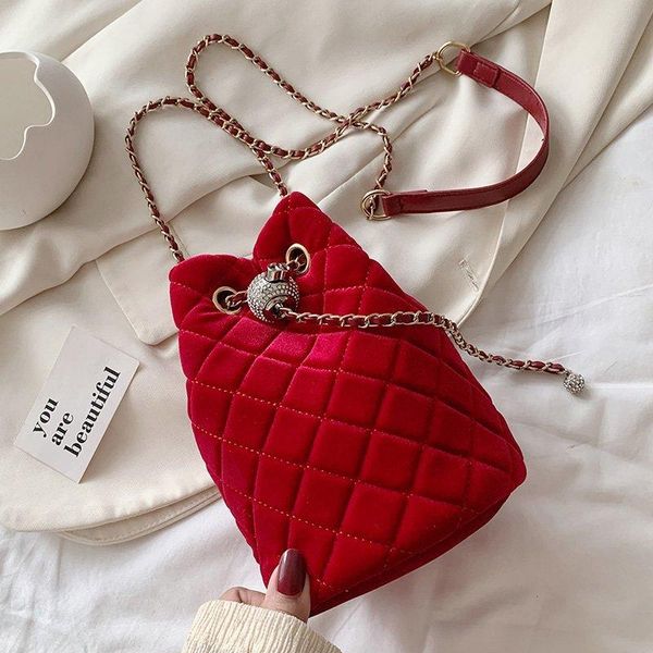 2020 winter bucket bag luxury designer velvet women handbag fashion chain shoulder crossbody bags retro lattice purse sac a main
2020 winter bucket bag luxury designer velvet women handbag fashion chain shoulder crossbody bags retro lattice purse sac a main
