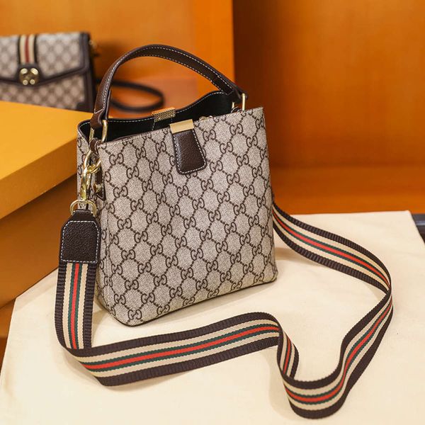 luxurys designers hong kong tide brand bucket women's 2021 new korean versatile fashion small handbag one shoulder messenger bag
luxurys designers hong kong tide brand bucket women's 2021 new korean versatile fashion small handbag one shoulder messenger bag