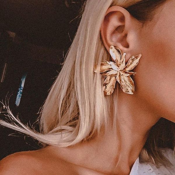 retro new gold large flower earrings stud earing women trendy metal floral party gift christmas earring korean wedding jewelry, Golden;silver
retro new gold large flower earrings stud earing women trendy metal floral party gift christmas earring korean wedding jewelry, Golden;silver