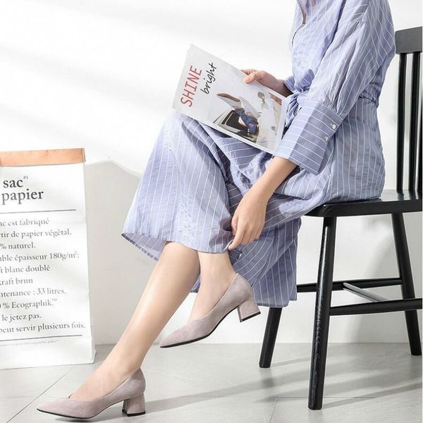 woman spring black slip on square high women flock point toe low heels female shoes office ladies sandals y200323
woman spring black slip on square high women flock point toe low heels female shoes office ladies sandals y200323