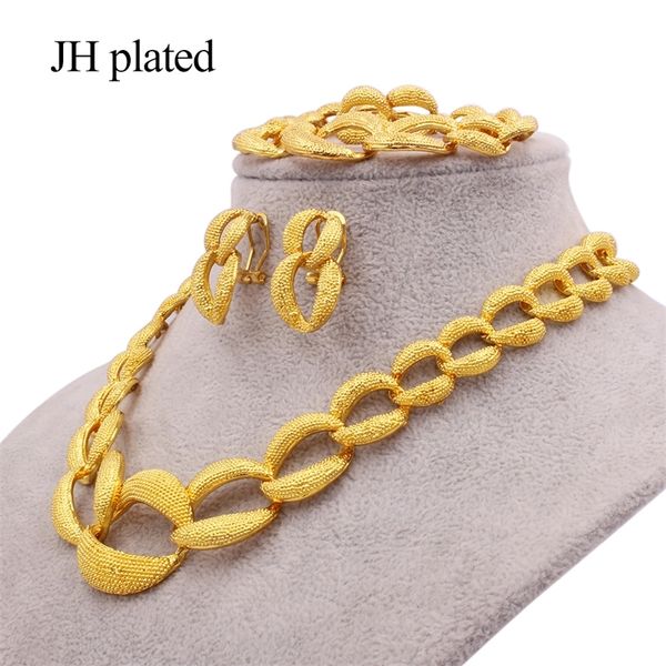 dubai 24k gold color jewelry sets for women luxury necklace earrings bracelet ring india african wedding ornament wife gifts 201222, Slivery;crystal
dubai 24k gold color jewelry sets for women luxury necklace earrings bracelet ring india african wedding ornament wife gifts 201222, Slivery;crystal