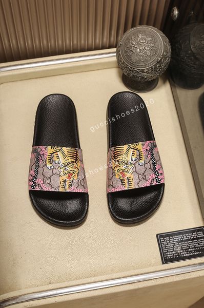 slippers mens womens slider slides sandals rubber or fur furry designer flat sole slipper piscine red embossing on logo sliders size35-46, Black;red
slippers mens womens slider slides sandals rubber or fur furry designer flat sole slipper piscine red embossing on logo sliders size35-46, Black;red