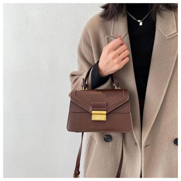shoulder bags women fashionable leather flap purse small square single handbag solid color handle portable pure bag
shoulder bags women fashionable leather flap purse small square single handbag solid color handle portable pure bag