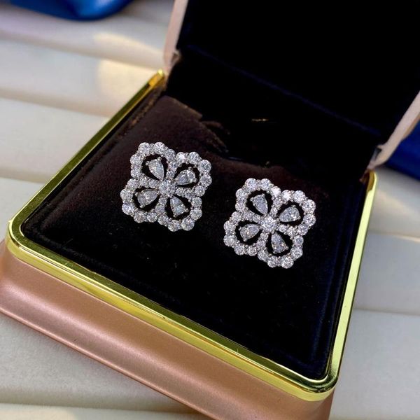 100% 925 Silver Earrings Inlaid Diamond Droplets Fashion Four-Leaf Clover Earrings Ladies Engagement Gifts Exquisite Jewelry, Golden;silver
100% 925 Silver Earrings Inlaid Diamond Droplets Fashion Four-Leaf Clover Earrings Ladies Engagement Gifts Exquisite Jewelry, Golden;silver