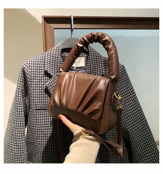 hbp new fashion lady designer fold cloud underarm bag 2021 new bag female personality single shoulder messenger small square b
hbp new fashion lady designer fold cloud underarm bag 2021 new bag female personality single shoulder messenger small square b