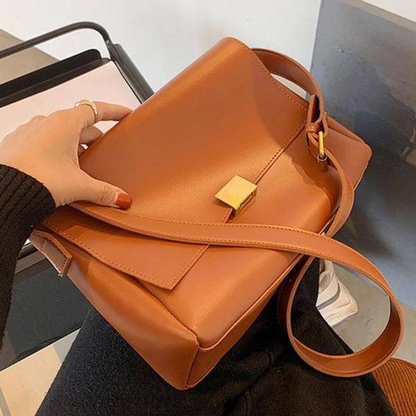 cross body vintage large crossbody bag 2021 fashion quality pu leather women's designer handbag high capacity shoulder messenger 
cross body vintage large crossbody bag 2021 fashion quality pu leather women's designer handbag high capacity shoulder messenger