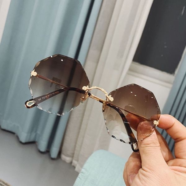 trimming korean version ins frameless female round face box personalized sunglasses, White;black
trimming korean version ins frameless female round face box personalized sunglasses, White;black