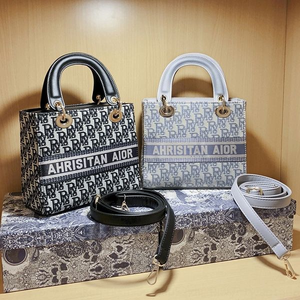 lrpjb small square new small hand women's square 2020 fashion letter internet celebrity dai fei bag fashionable korean style embroidere
lrpjb small square new small hand women's square 2020 fashion letter internet celebrity dai fei bag fashionable korean style embroidere