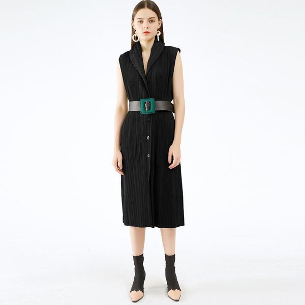 2020 autumn winter miyake pleated sleeveless jacket plus size women korean style waistcoat loose long pleated veats padded coats1, Black;white
2020 autumn winter miyake pleated sleeveless jacket plus size women korean style waistcoat loose long pleated veats padded coats1, Black;white