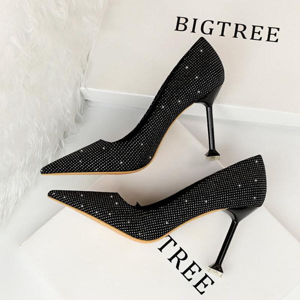 1716-26 fashion show thin thin heel high heel shallow mouth pointed nightclub high shoes women's nude shoess, Black
1716-26 fashion show thin thin heel high heel shallow mouth pointed nightclub high shoes women's nude shoess, Black